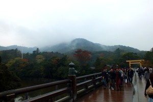 Die Brücke über den heiligen Fluss Isuzu